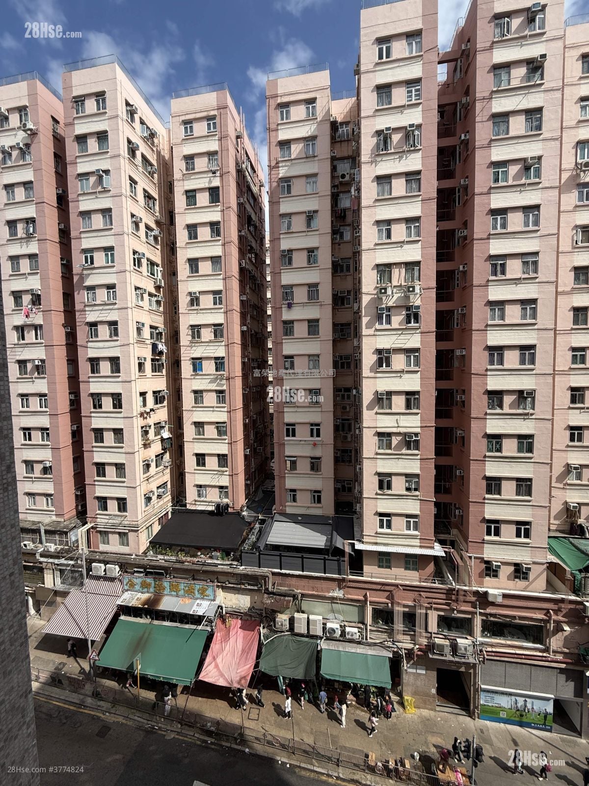 Tak Yue Mansion Sell 2 Bedrooms , 1 Bathroom 315 ft²