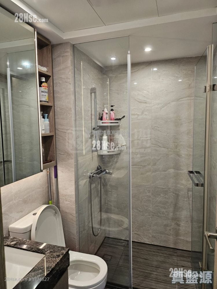 Aurora Sell 2 Bedrooms , 1 Bathroom 443 ft²