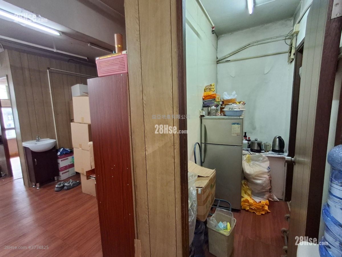 Wing Shing House Sell 1 Bedroom , 1 Toilet 400 ft²