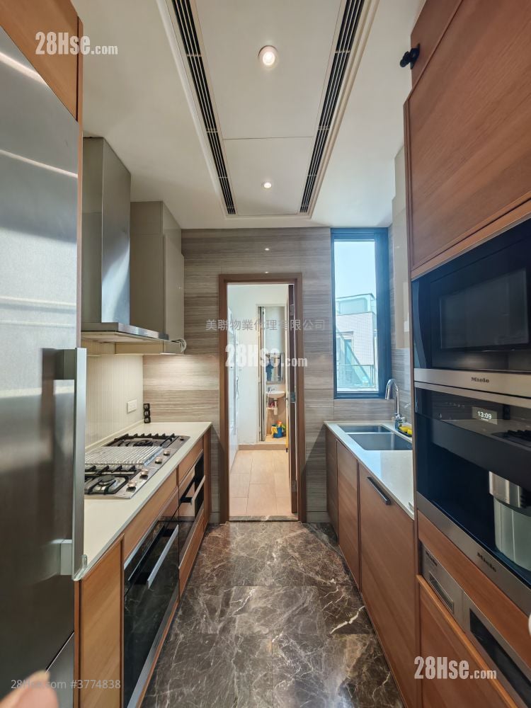 One Homantin Sell 2 Bedrooms , 3 Bathrooms 1,470 ft²