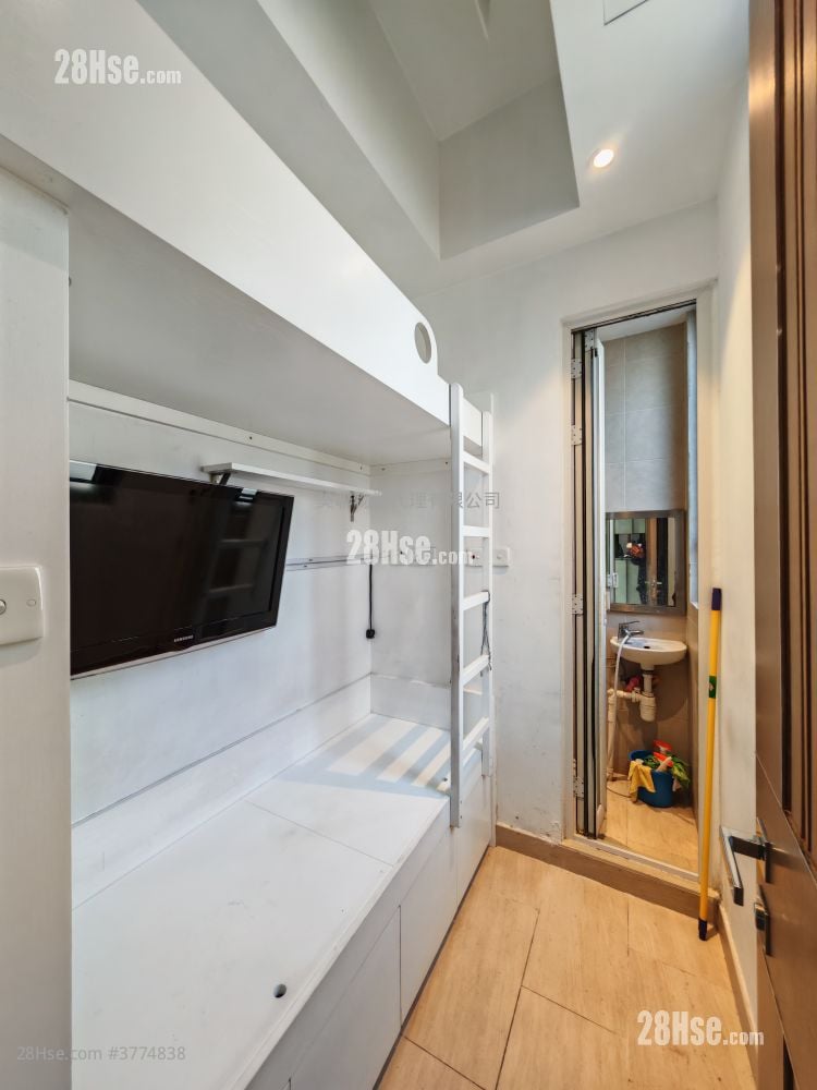 One Homantin Sell 2 Bedrooms , 3 Bathrooms 1,470 ft²