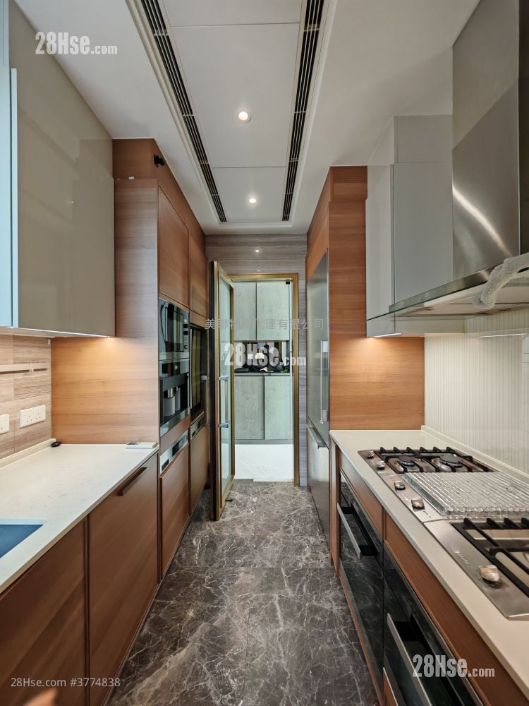 One Homantin Sell 2 Bedrooms , 3 Bathrooms 1,470 ft²