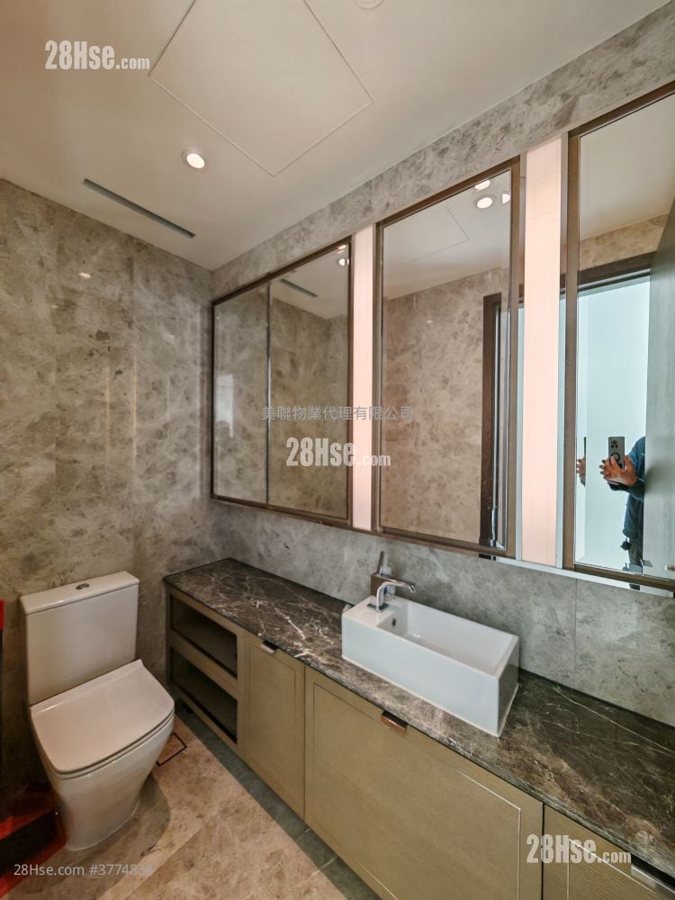 One Homantin Sell 2 Bedrooms , 3 Bathrooms 1,470 ft²