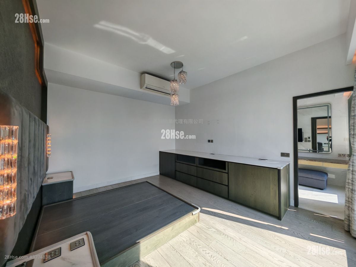 One Homantin Sell 2 Bedrooms , 3 Bathrooms 1,470 ft²