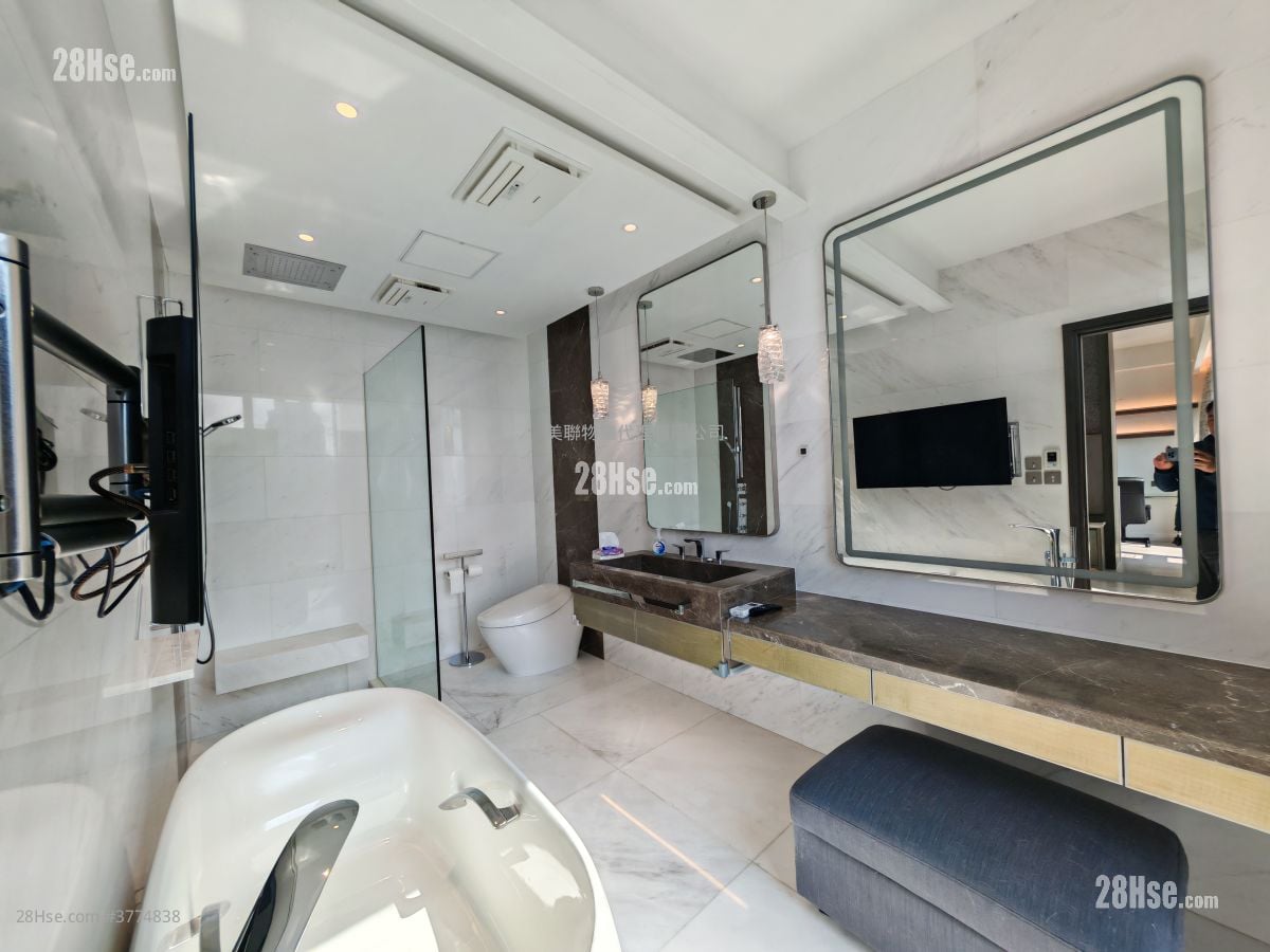 One Homantin Sell 2 Bedrooms , 3 Bathrooms 1,470 ft²