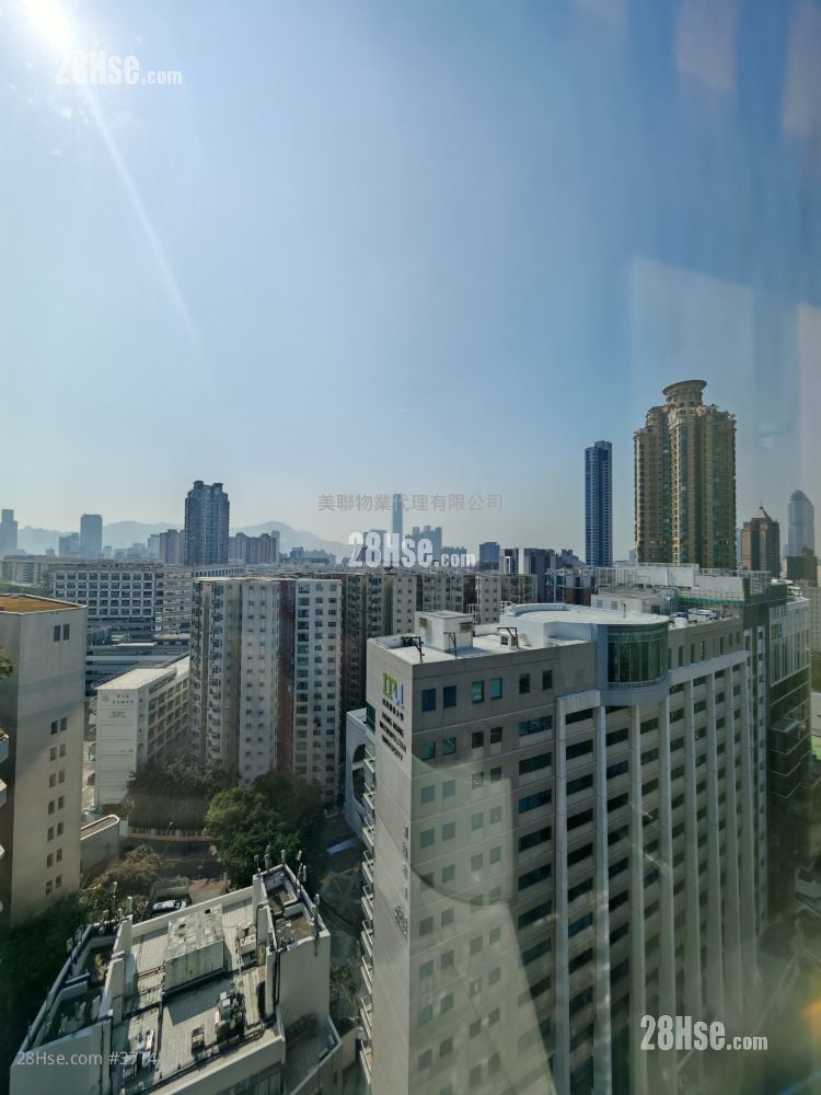 One Homantin Sell 2 Bedrooms , 3 Bathrooms 1,470 ft²