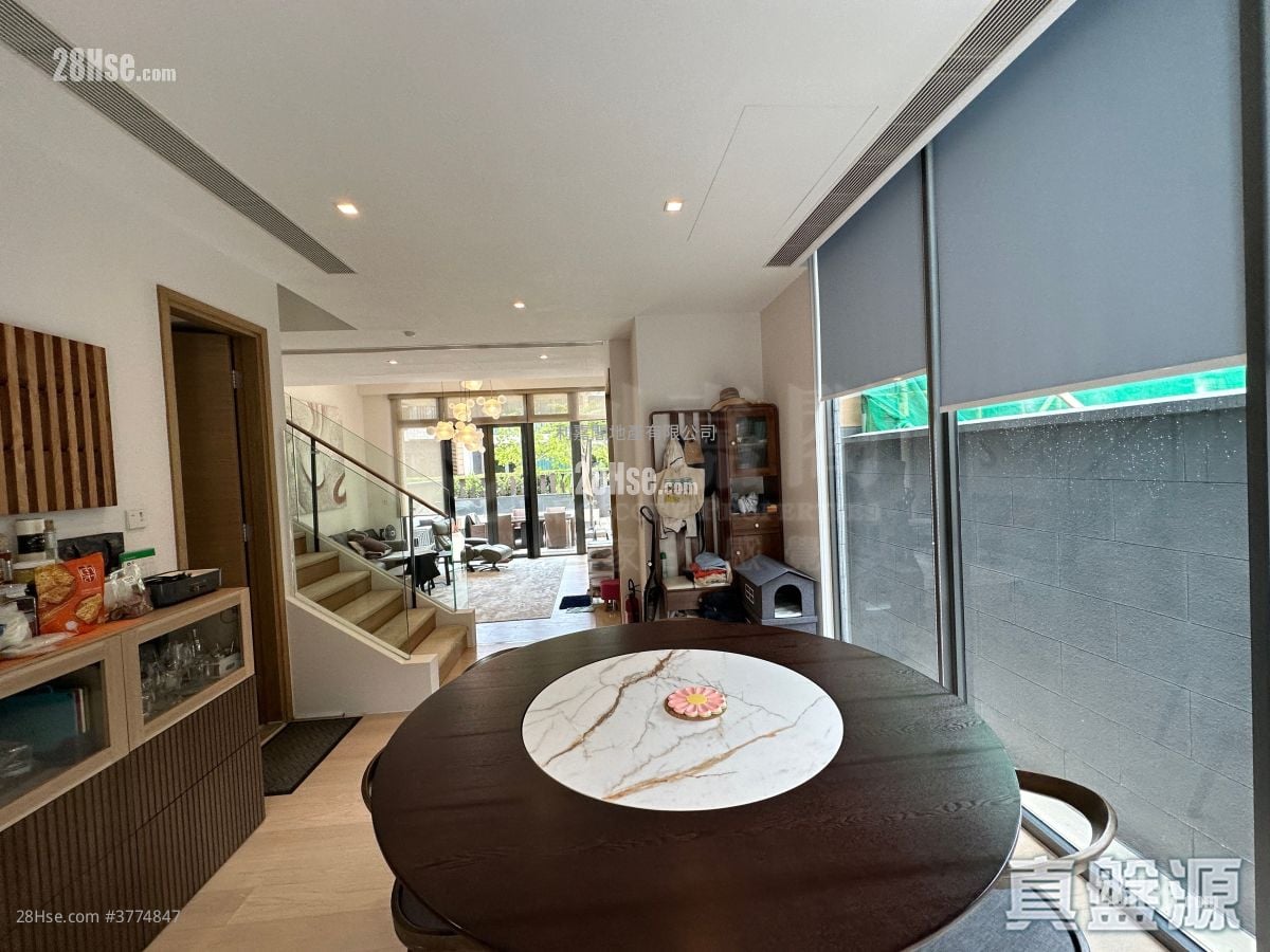 The Bloomsway Sell 3 Bedrooms 1,785 ft²