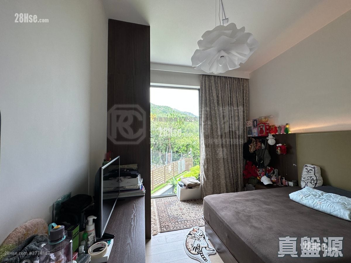 The Bloomsway Sell 3 Bedrooms 1,785 ft²