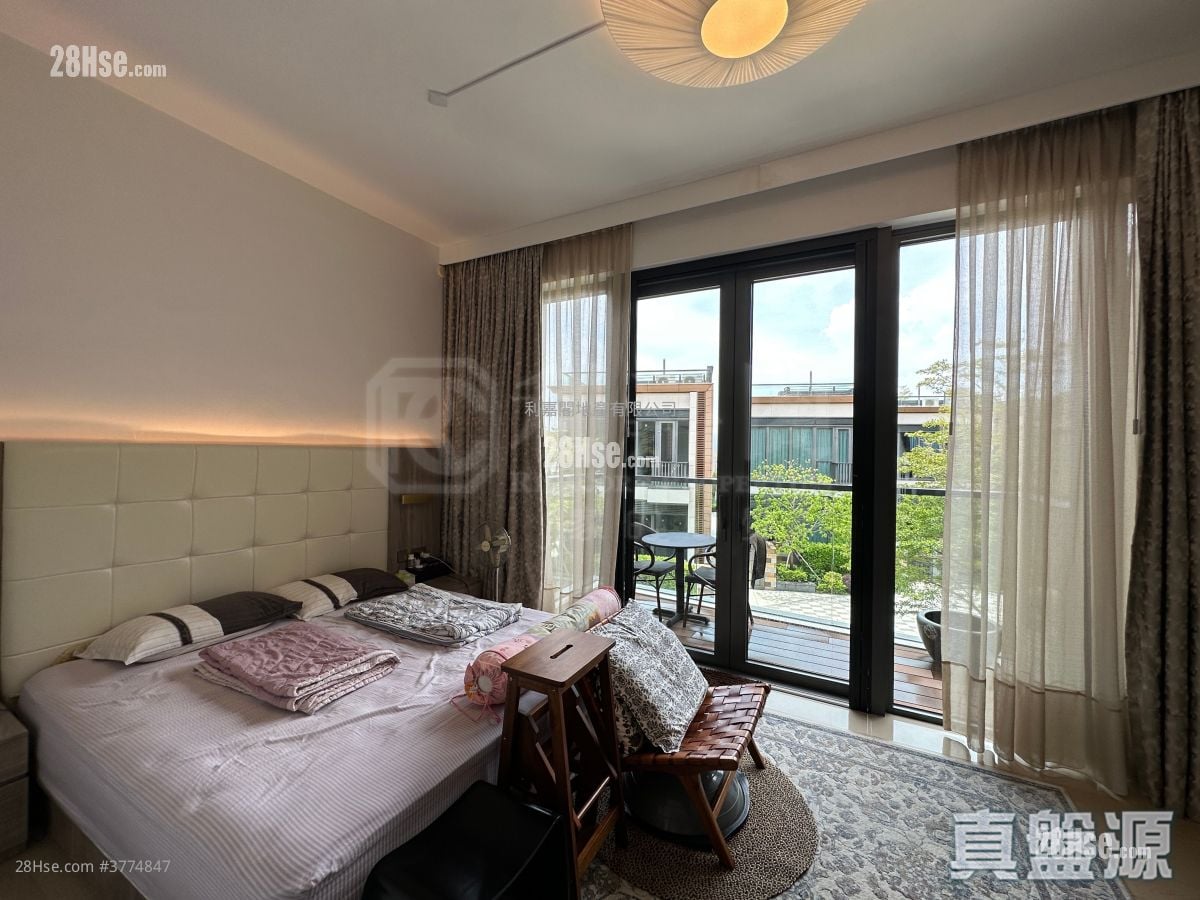 The Bloomsway Sell 3 Bedrooms 1,785 ft²