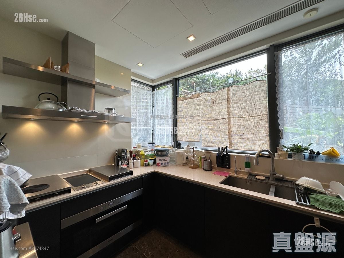 The Bloomsway Sell 3 Bedrooms 1,785 ft²