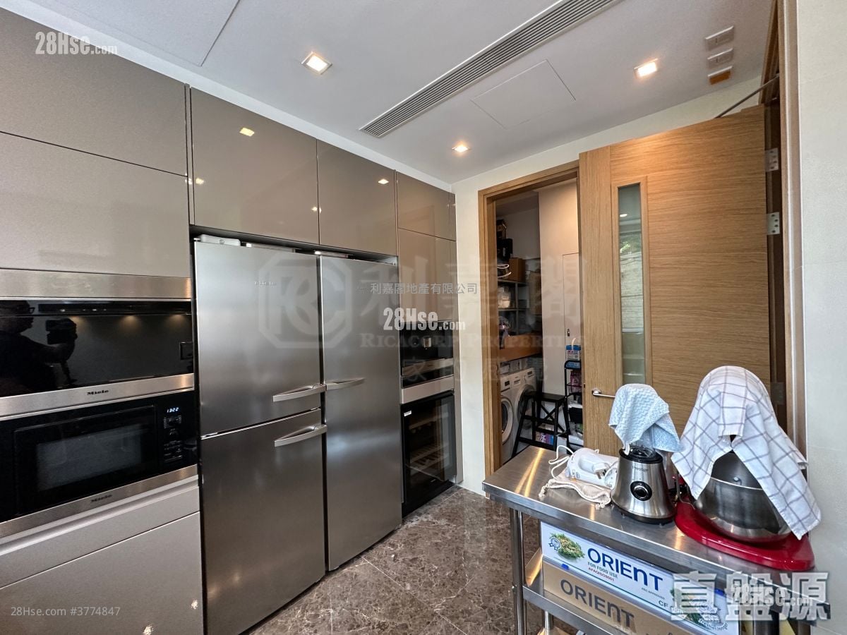 The Bloomsway Sell 3 Bedrooms 1,785 ft²