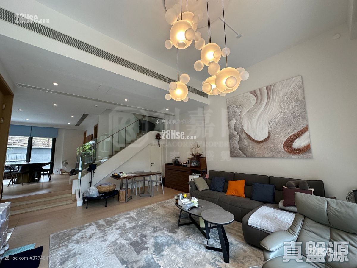 The Bloomsway Sell 3 Bedrooms 1,785 ft²