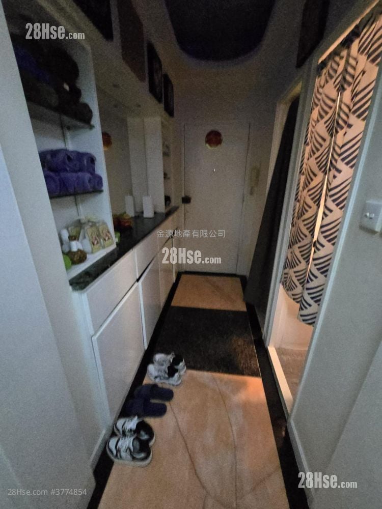 Tung Fong Building Sell 2 Bedrooms , 1 Bathroom 284 ft²