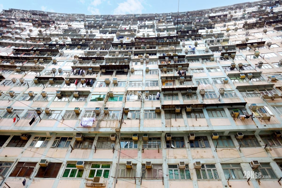 building outlook: Fok Cheong Building Sell 2 Bedrooms , 1 Bathroom 335 ft²