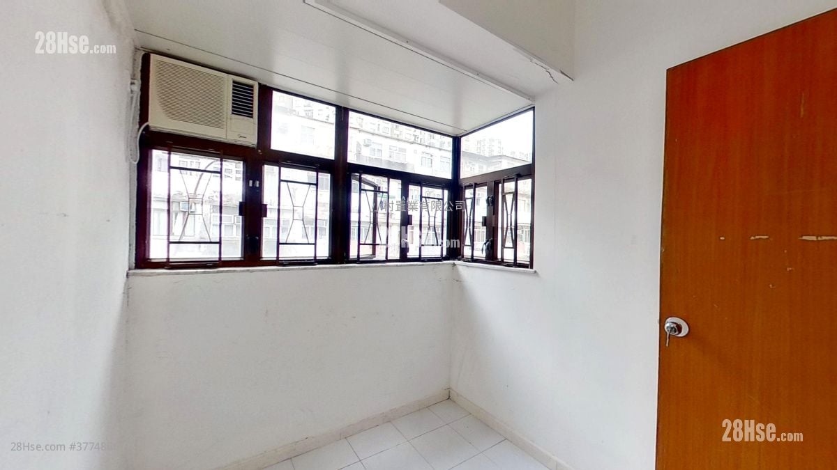 master room: Fok Cheong Building Sell 2 Bedrooms , 1 Bathroom 335 ft²