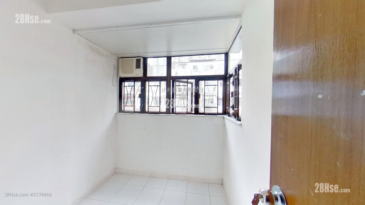 master room: Fok Cheong Building Sell 2 Bedrooms , 1 Bathroom 335 ft²