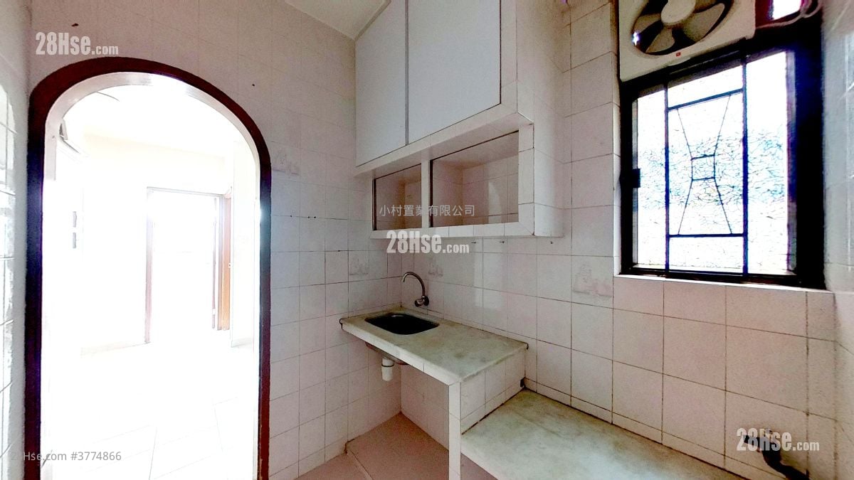 kitchen: Fok Cheong Building Sell 2 Bedrooms , 1 Bathroom 335 ft²