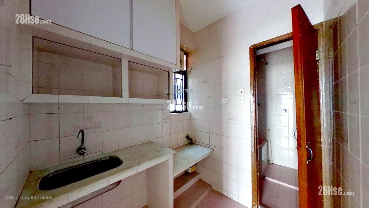 kitchen: Fok Cheong Building Sell 2 Bedrooms , 1 Bathroom 335 ft²