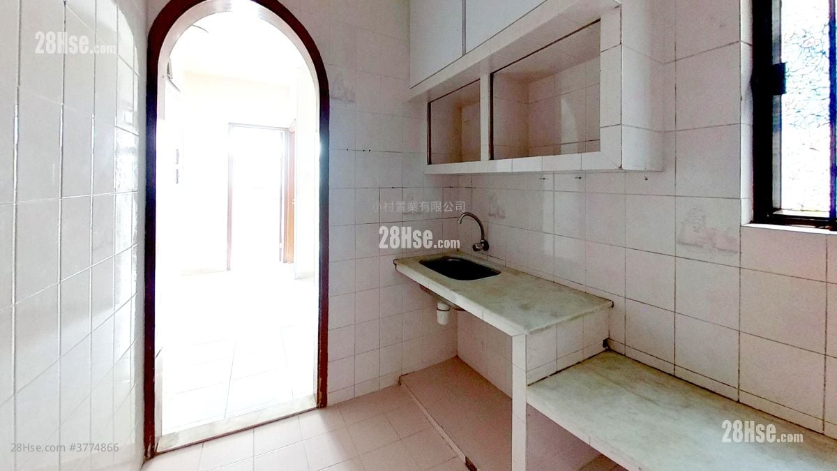 kitchen: Fok Cheong Building Sell 2 Bedrooms , 1 Bathroom 335 ft²