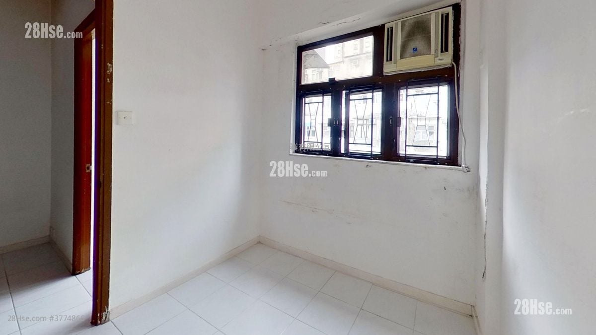 bedroom 2: Fok Cheong Building Sell 2 Bedrooms , 1 Bathroom 335 ft²