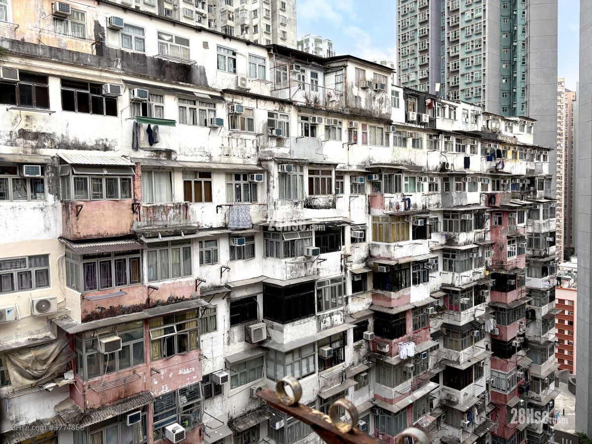 View: Fok Cheong Building Sell 2 Bedrooms , 1 Bathroom 335 ft²