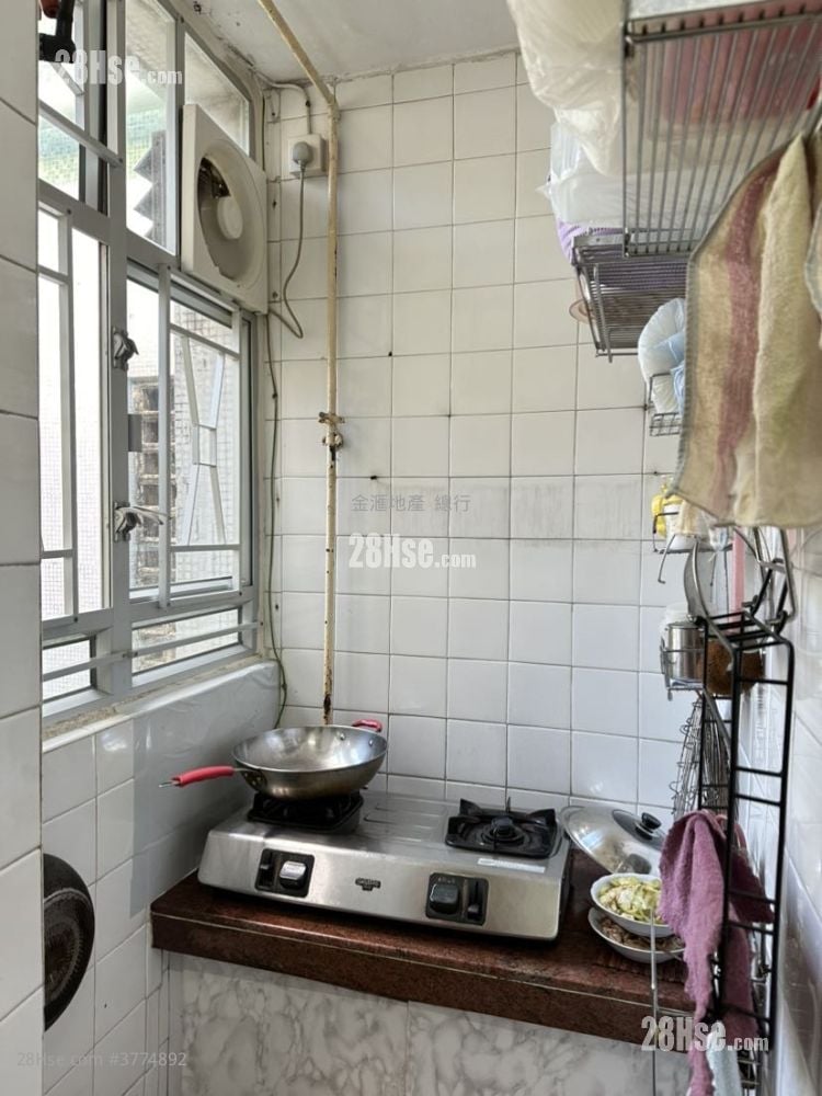 黄大仙下邨 售盘 377 平方尺