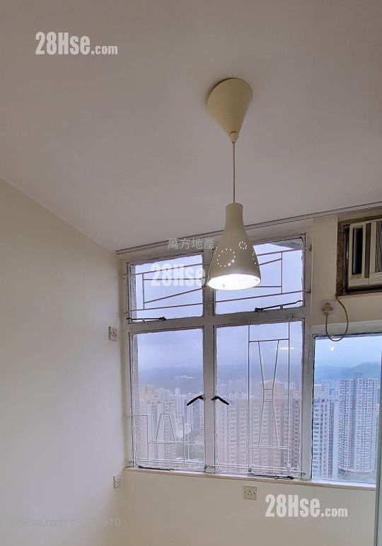 Kwong Lam Court Sell 3 Bedrooms , 1 Bathroom 543 ft²