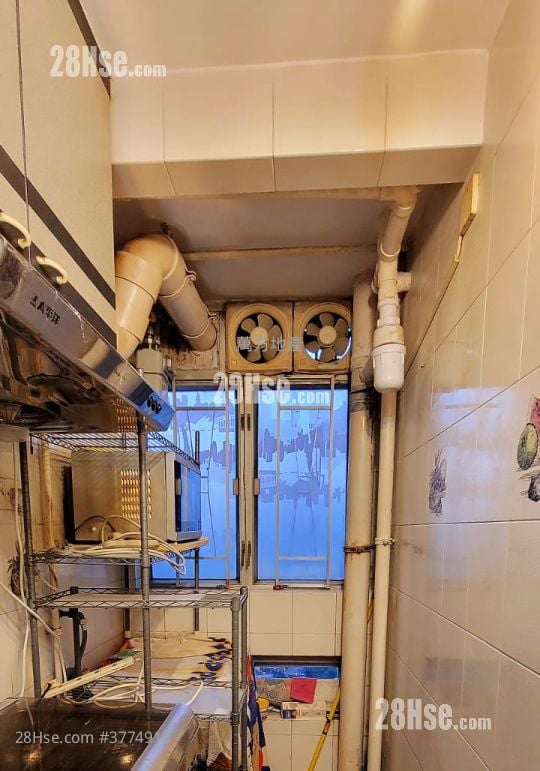 Kwong Lam Court Sell 3 Bedrooms , 1 Bathroom 543 ft²