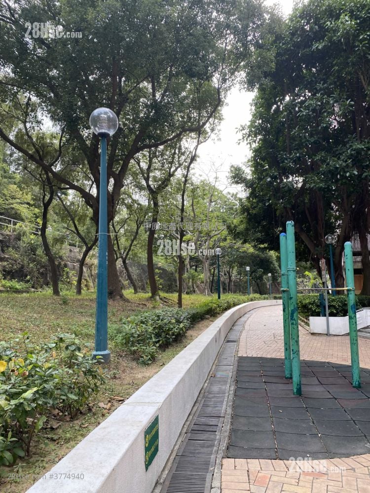 Yu Tung Court Sell 3 Bedrooms 646 ft²