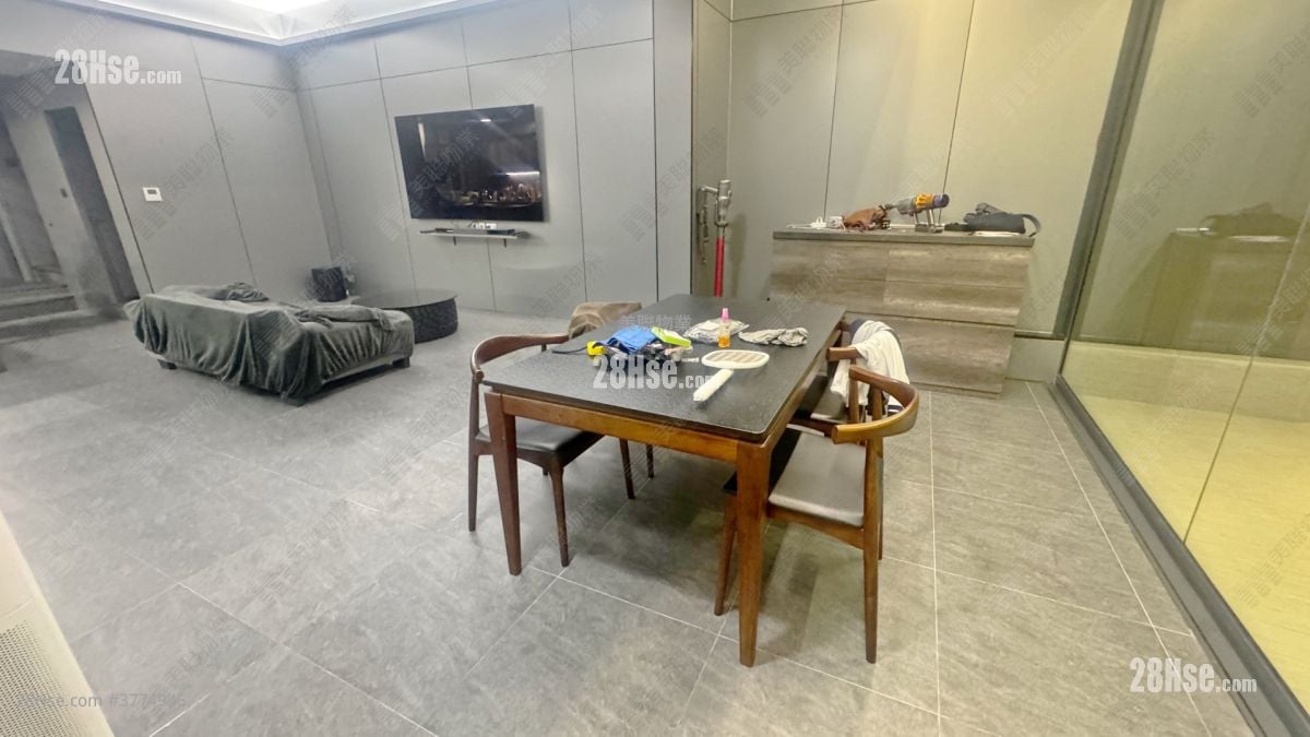 Green Crest Sell 3 Bedrooms , 3 Bathrooms 1,090 ft²