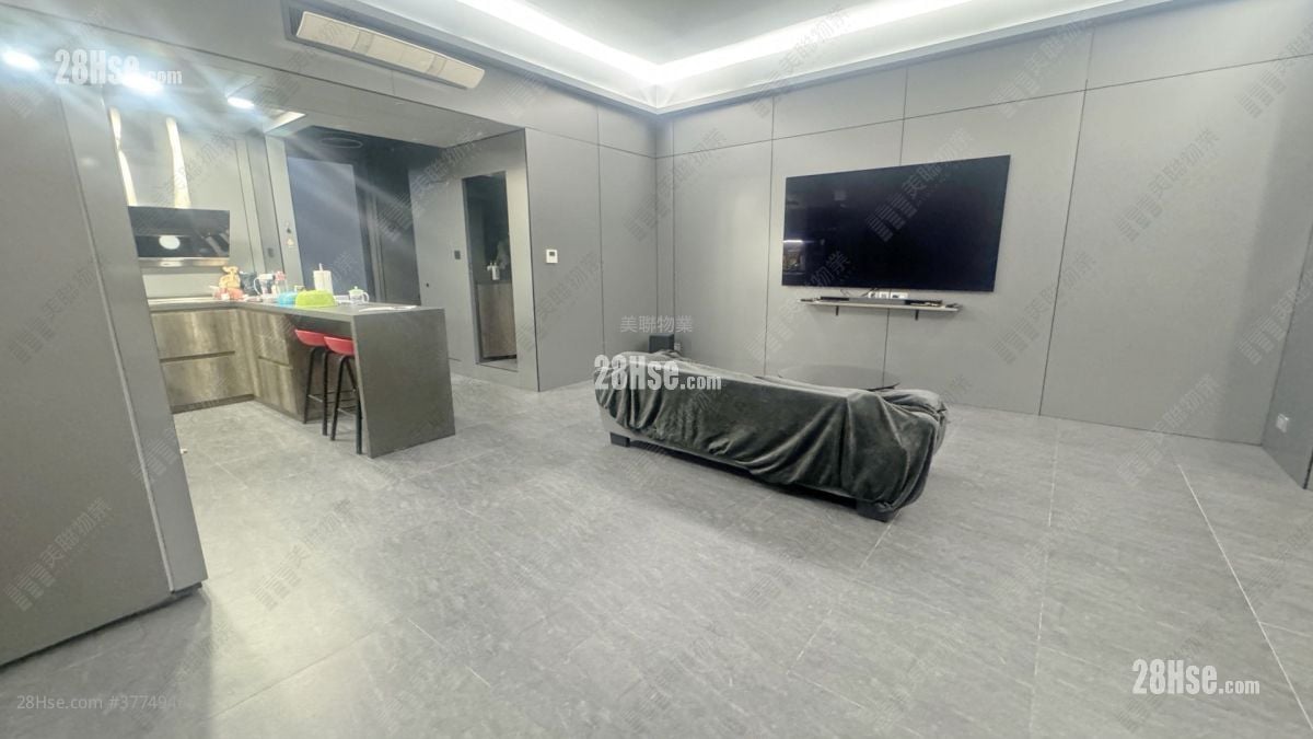 Green Crest Sell 3 Bedrooms , 3 Bathrooms 1,090 ft²