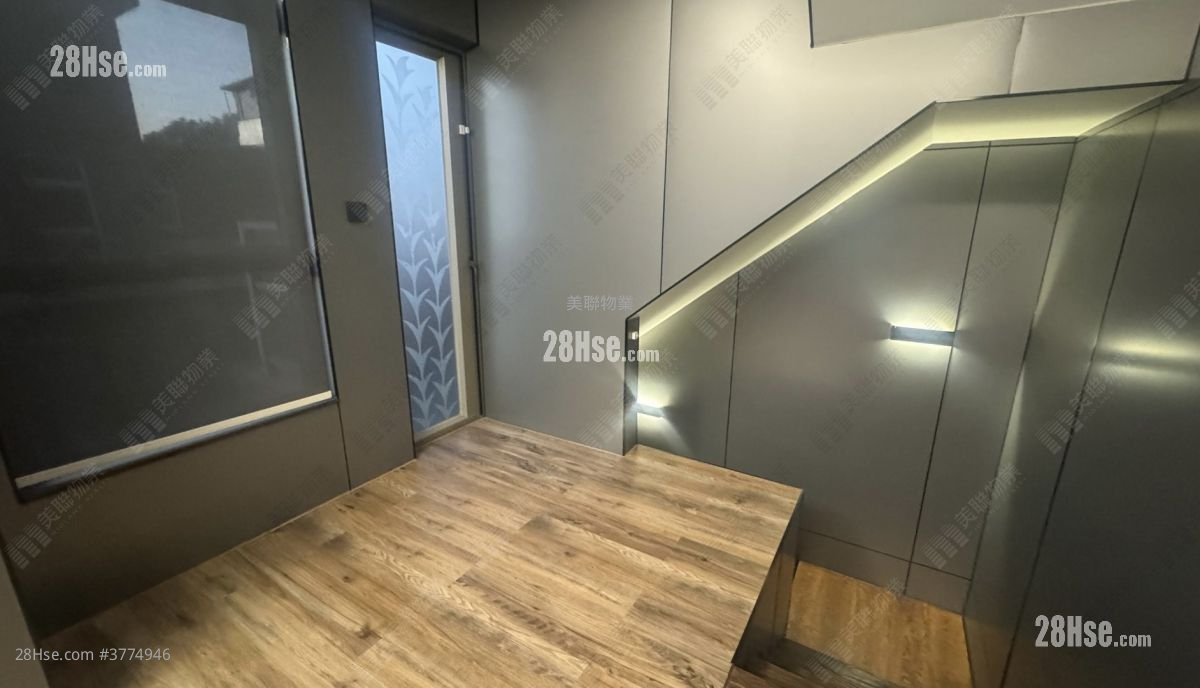 Green Crest Sell 3 Bedrooms , 3 Bathrooms 1,090 ft²