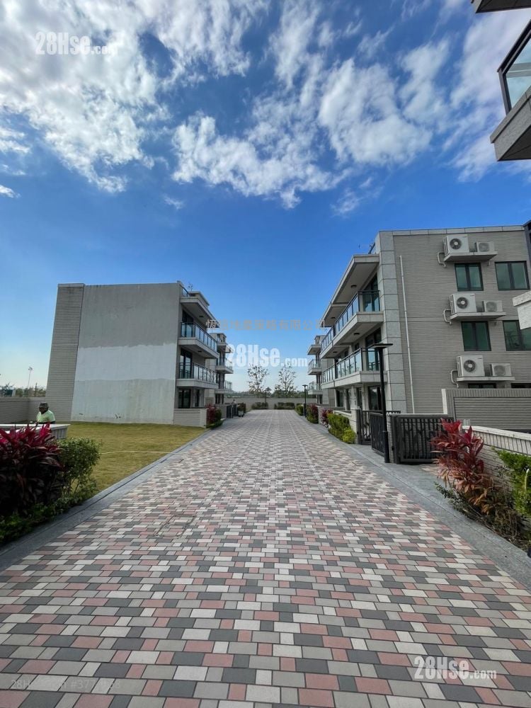 Village Sell 3 Bedrooms , 2 Bathrooms 2,100 ft²