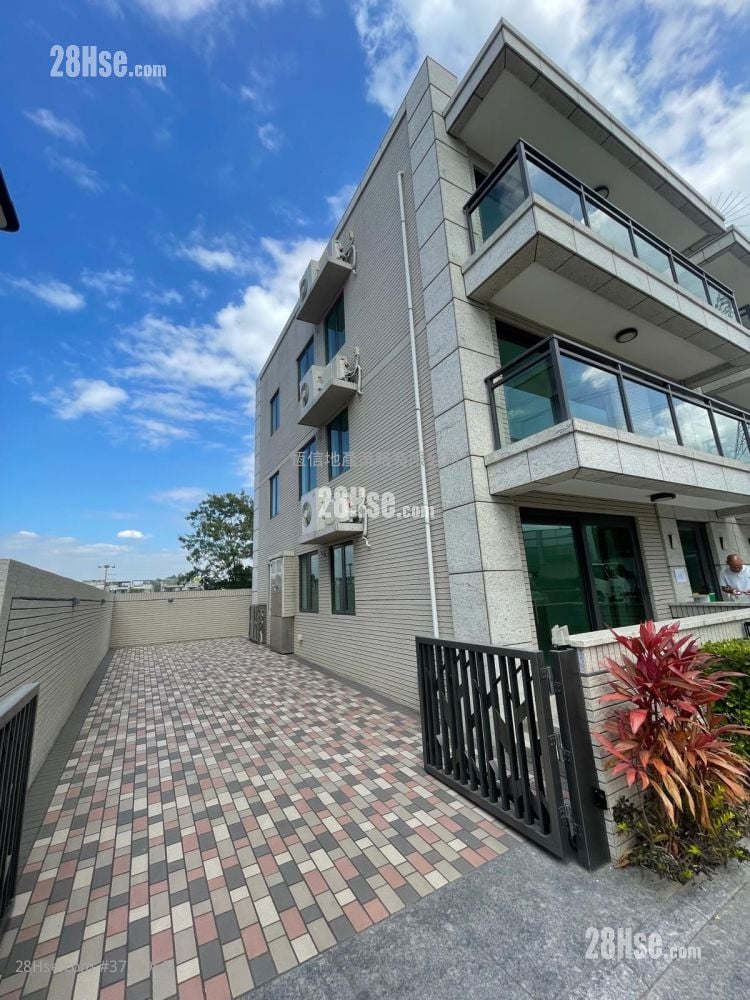 Village Sell 3 Bedrooms , 2 Bathrooms 2,100 ft²