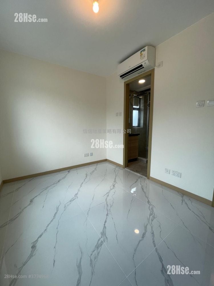 Village Sell 3 Bedrooms , 2 Bathrooms 2,100 ft²