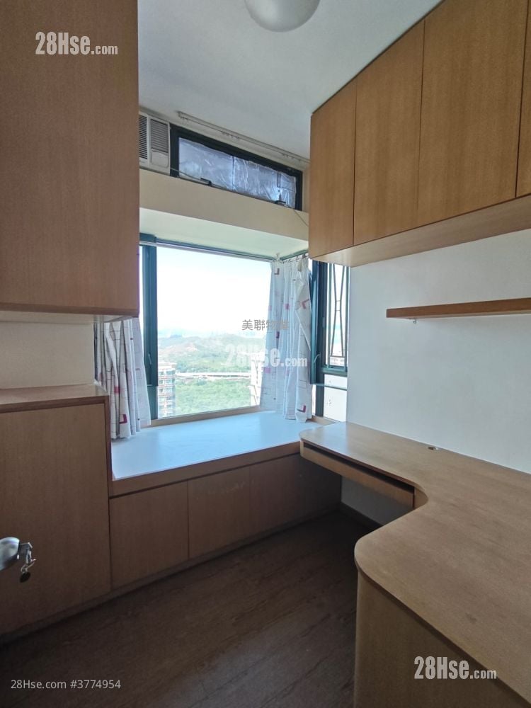 睡房 1: 御庭轩 售盘 3 房 , 1 浴室 660 平方尺