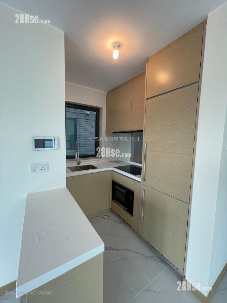 Village Sell 3 Bedrooms , 2 Bathrooms 2,100 ft²