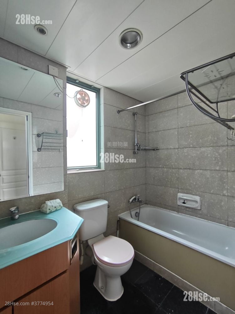 浴室: 御庭轩 售盘 3 房 , 1 浴室 660 平方尺