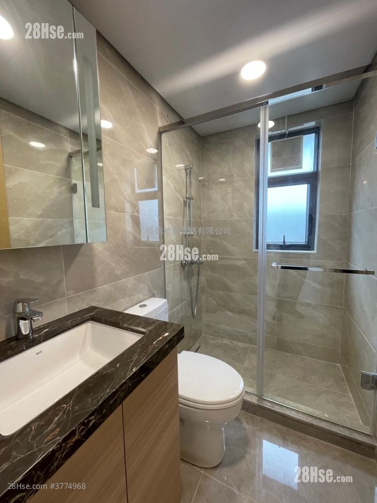 Village Sell 3 Bedrooms , 2 Bathrooms 2,100 ft²