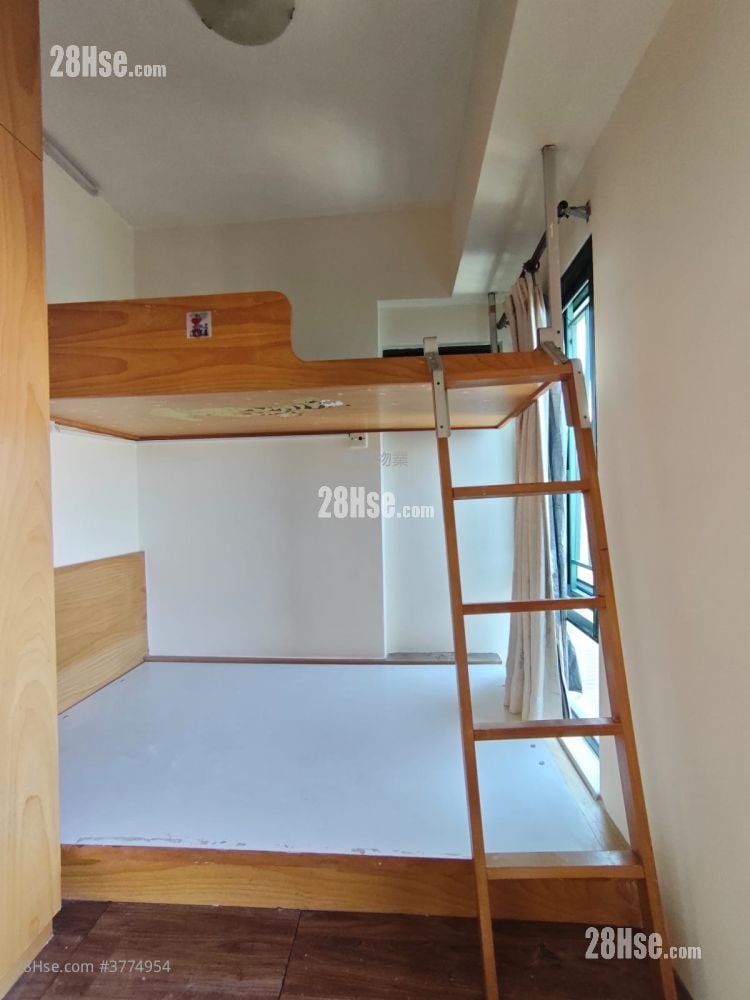 睡房 2: 御庭轩 售盘 3 房 , 1 浴室 660 平方尺