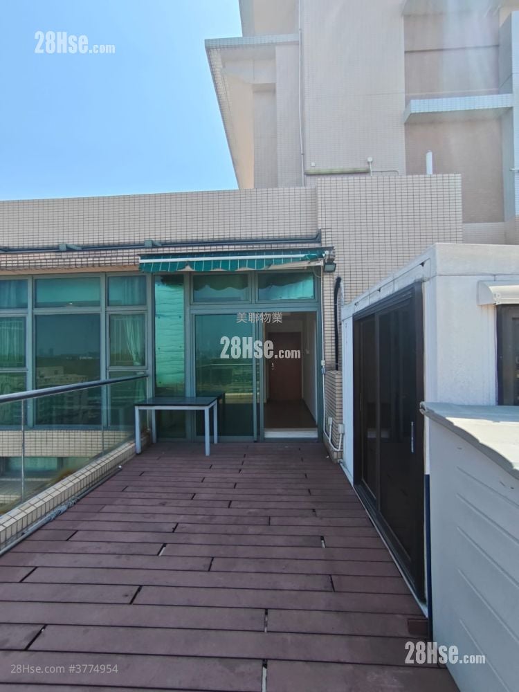 天台: 御庭轩 售盘 3 房 , 1 浴室 660 平方尺