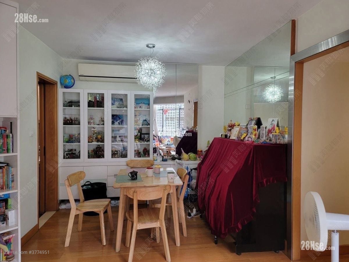 Sceneway Garden Sell 3 Bedrooms , 2 Bathrooms 720 ft²