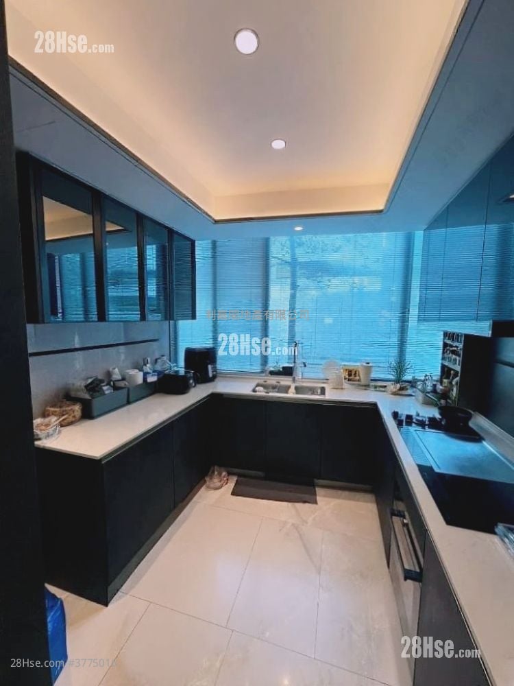 Le Pont Sell 4 Bedrooms , 5+ Bathrooms 2,711 ft²