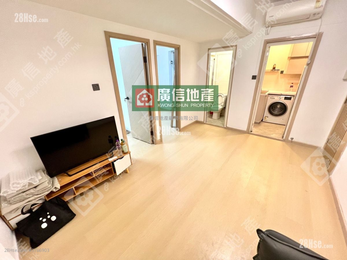 Cosmopolitan Estate Sell 2 Bedrooms , 1 Bathroom 320 ft²