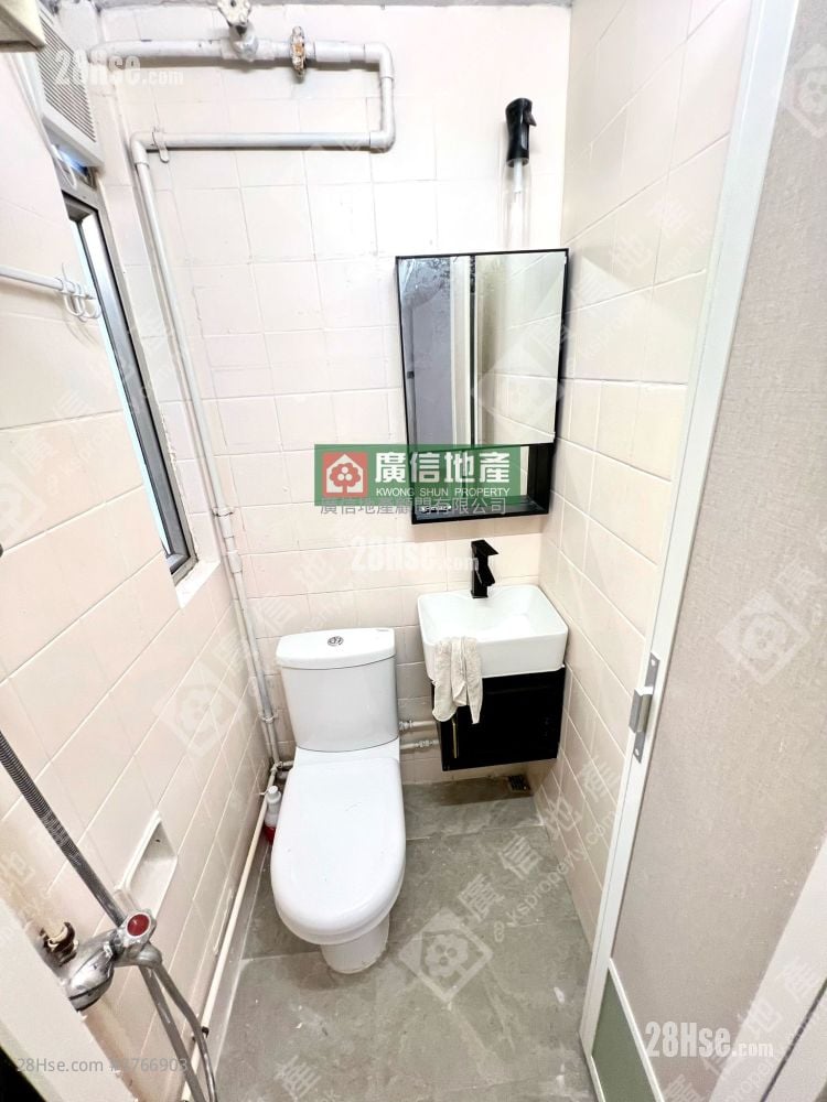 Cosmopolitan Estate Sell 2 Bedrooms , 1 Bathroom 320 ft²