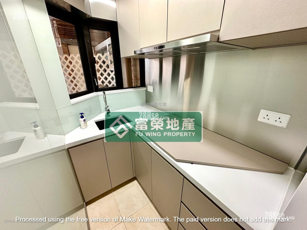 Royal Building Sell 3 Bedrooms , 2 Bathrooms 391 ft²