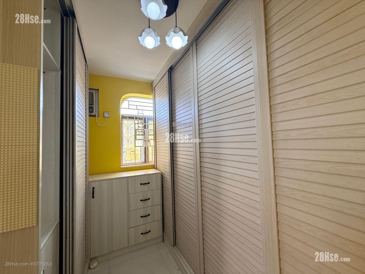 村屋 售盘 3 房 , 1 浴室 700 平方尺