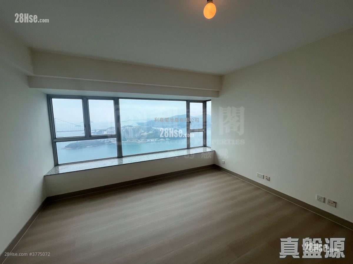 Bellagio Sell 3 Bedrooms 1,814 ft²