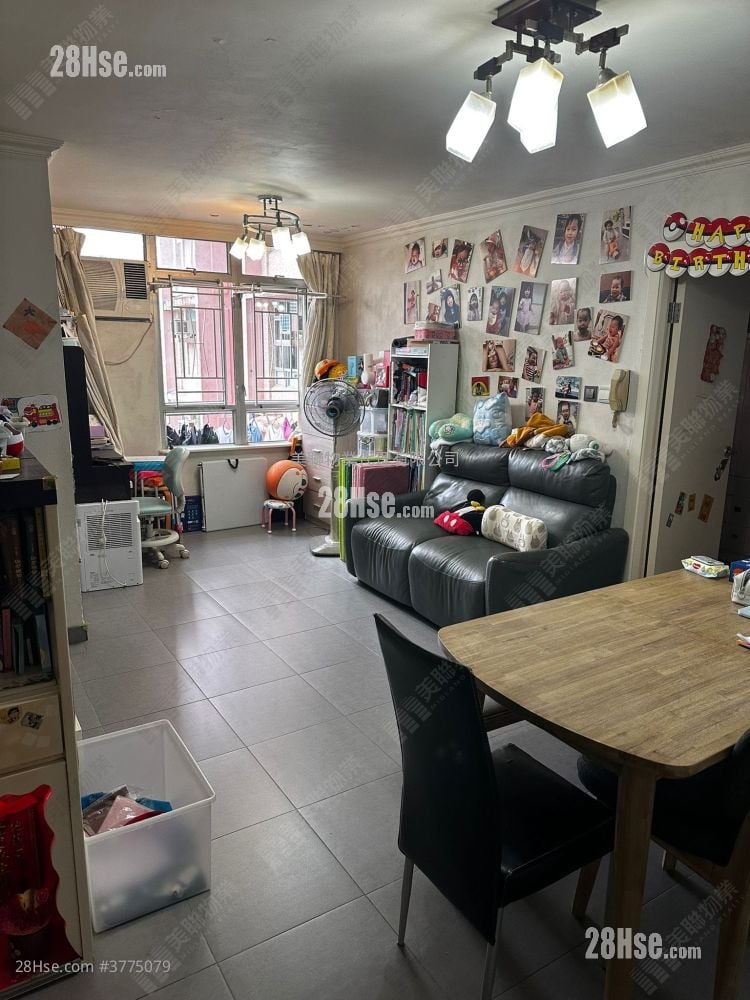 Kwong Ming Court Sell 2 Bedrooms 530 ft²