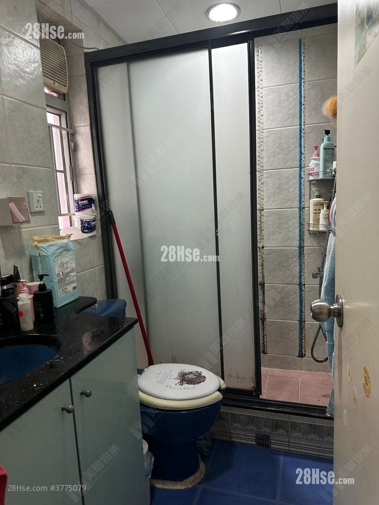 Kwong Ming Court Sell 2 Bedrooms 530 ft²